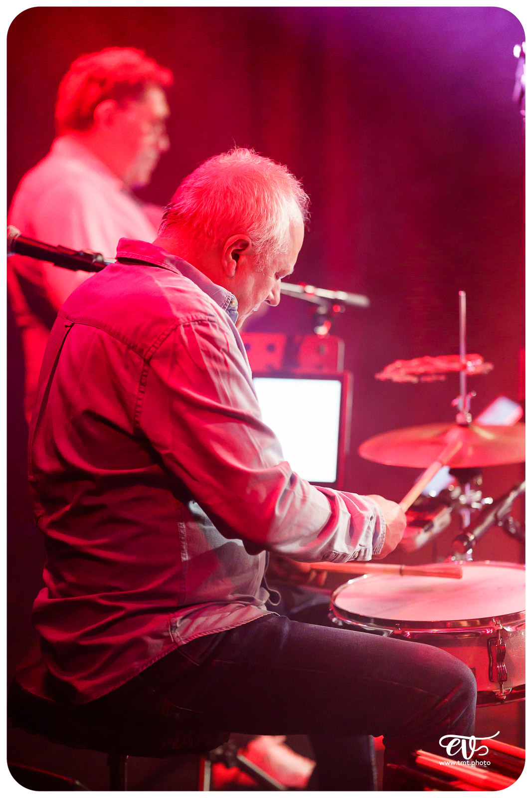 SERGE, ELEGANCE ACOUSTIQUE